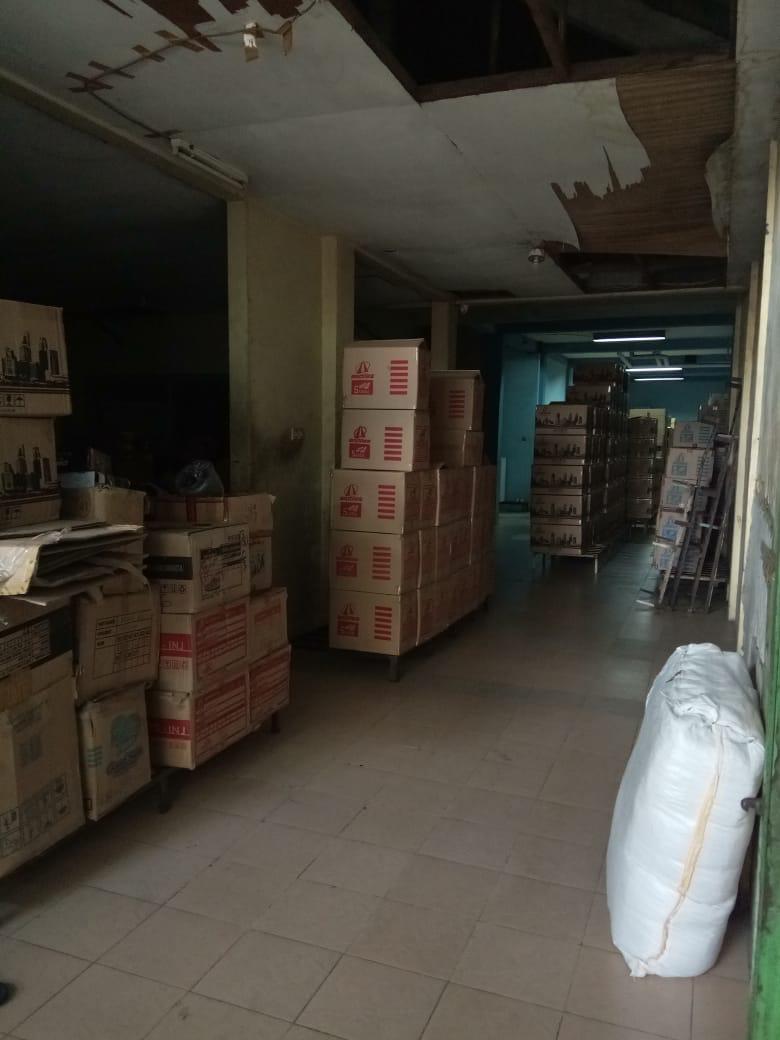 di sewakan rumah+ gudang, siap huni, strategis 