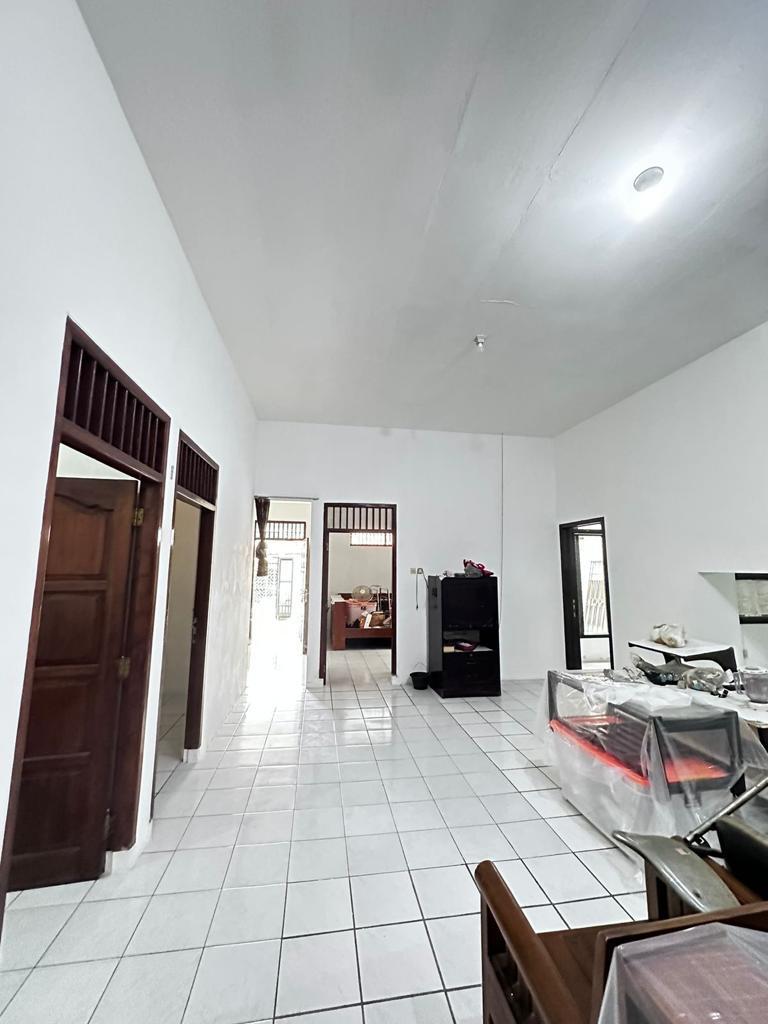 jual rumah bisa utk kost2 an , lokasi strategis, tgh kota
